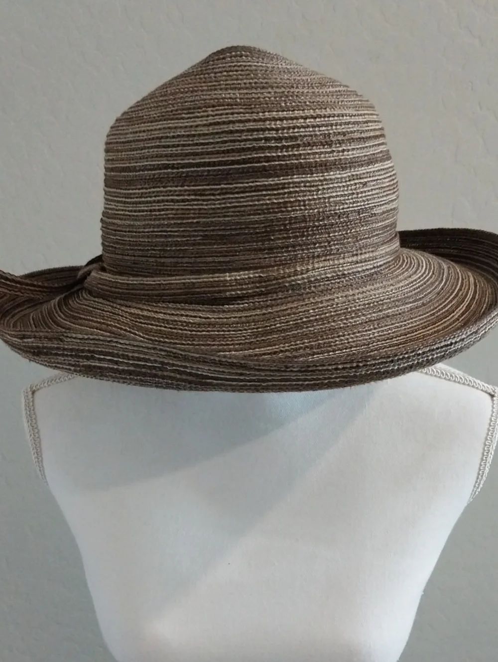 Women’s Braided Straw Sun Hat in Brown - Classic Summer Accessory